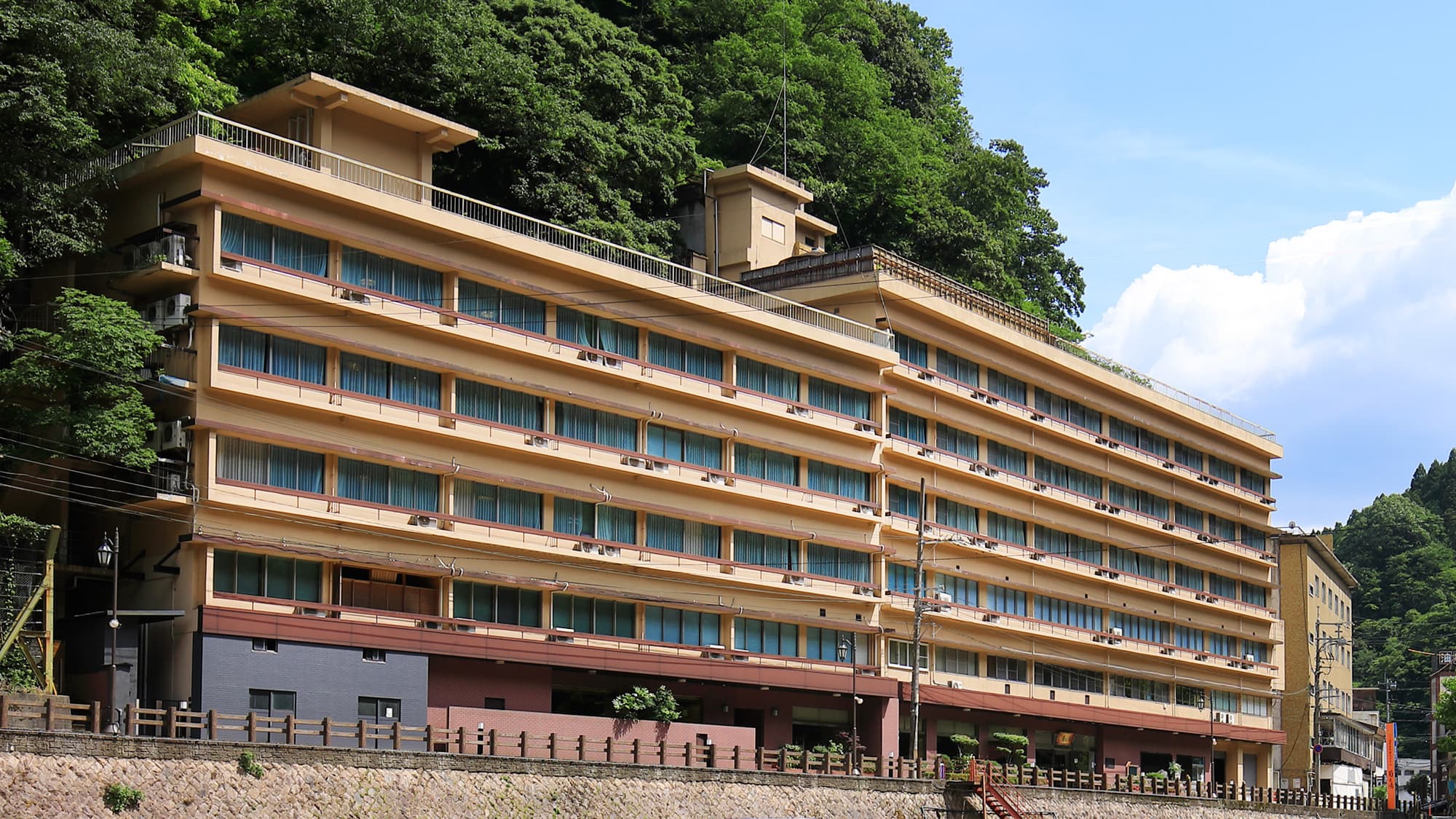 【2026年版】湯原温泉のおしゃれカフェ&温泉旅館ガイド!砂湯×古民家カフェで癒しの旅を