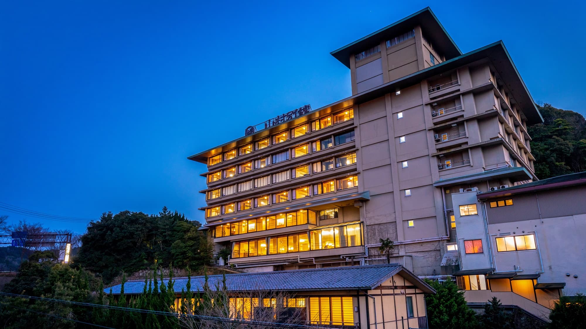 【2026年最新】長門の女子旅で1万円以下に泊まれる宿3選|長門湯本温泉のコスパ最高プランを厳選