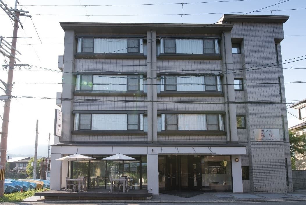 嵐山で女子三人旅!おすすめの宿4選【2026年最新】温泉・竹林・渡月橋が満喫できる宿まとめ